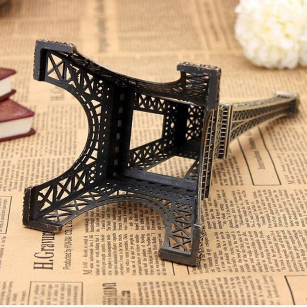 World Famous Metal Eiffel Tower Statue – Vintage Paris Showpiece (Pack of 1)