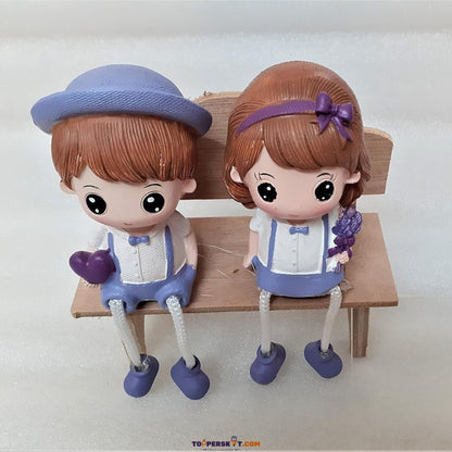 Sweet Love Couple Sitting on Bench Figurine – Hanging Legs Dolls  (Pack of 1)